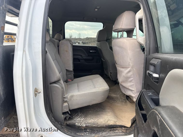 image for item DQ4366 2015 Chevrolet Silverado 3500HD Crew Cab flatbed pickup truck