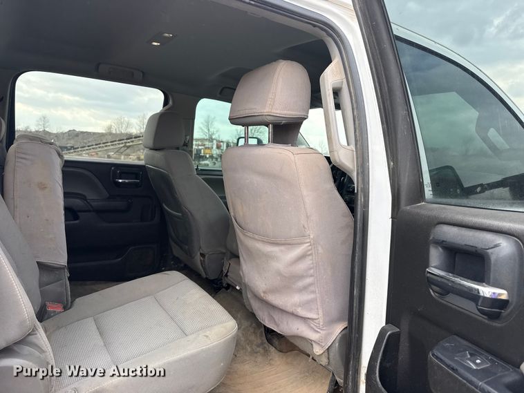 image for item DQ4366 2015 Chevrolet Silverado 3500HD Crew Cab flatbed pickup truck