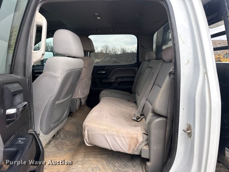 image for item DQ4366 2015 Chevrolet Silverado 3500HD Crew Cab flatbed pickup truck