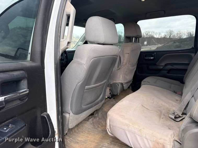 image for item DQ4366 2015 Chevrolet Silverado 3500HD Crew Cab flatbed pickup truck