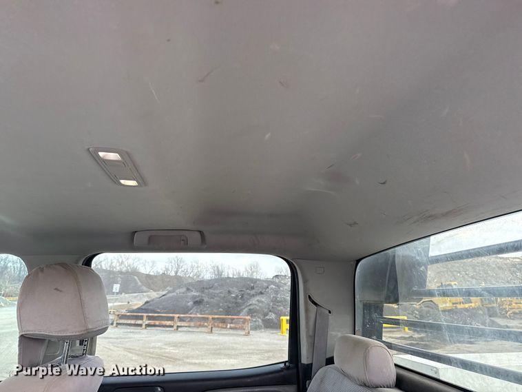 image for item DQ4366 2015 Chevrolet Silverado 3500HD Crew Cab flatbed pickup truck