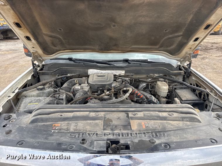 image for item DQ4366 2015 Chevrolet Silverado 3500HD Crew Cab flatbed pickup truck