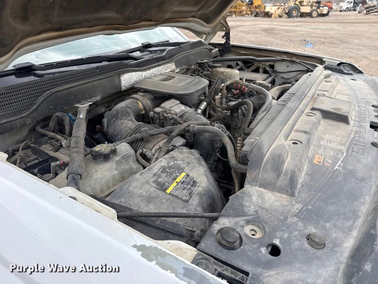 image for item DQ4366 2015 Chevrolet Silverado 3500HD Crew Cab flatbed pickup truck