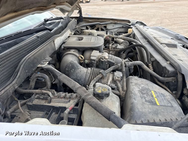 image for item DQ4366 2015 Chevrolet Silverado 3500HD Crew Cab flatbed pickup truck