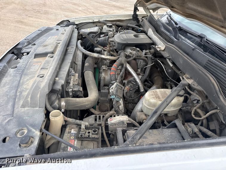 image for item DQ4366 2015 Chevrolet Silverado 3500HD Crew Cab flatbed pickup truck