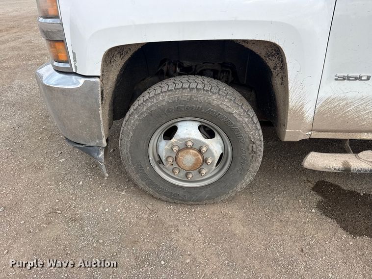 image for item DQ4366 2015 Chevrolet Silverado 3500HD Crew Cab flatbed pickup truck