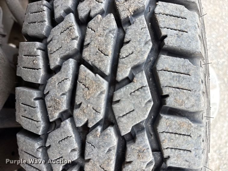 image for item DQ4366 2015 Chevrolet Silverado 3500HD Crew Cab flatbed pickup truck