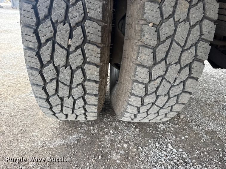 image for item DQ4366 2015 Chevrolet Silverado 3500HD Crew Cab flatbed pickup truck