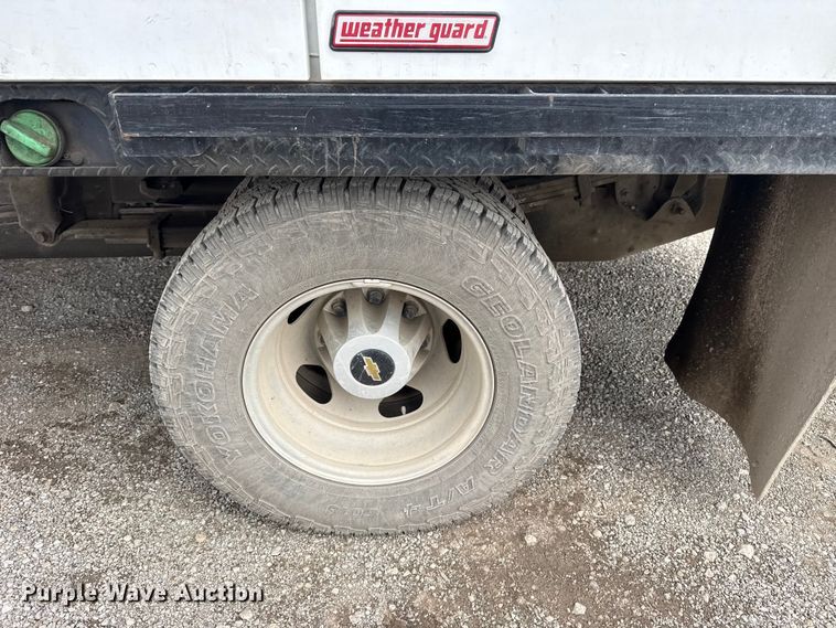 image for item DQ4366 2015 Chevrolet Silverado 3500HD Crew Cab flatbed pickup truck