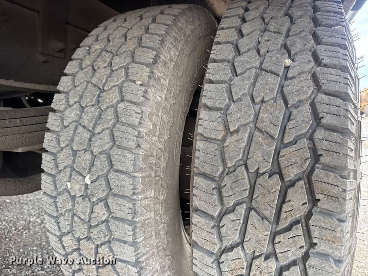 image for item DQ4366 2015 Chevrolet Silverado 3500HD Crew Cab flatbed pickup truck