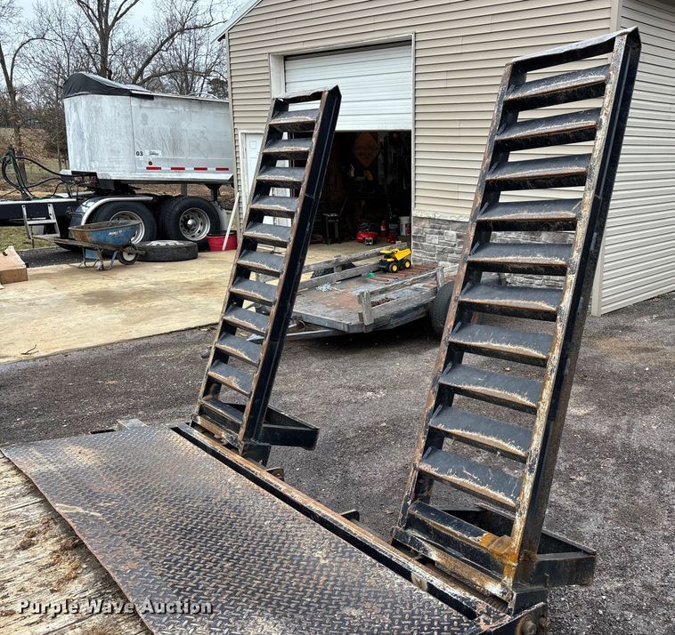 image for item DT0021 2009 Mac-Lander equipment trailer