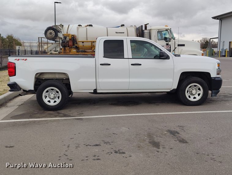 image for item DT0977 2019 Chevrolet Silverado 1500 Ext. Cab pickup truck