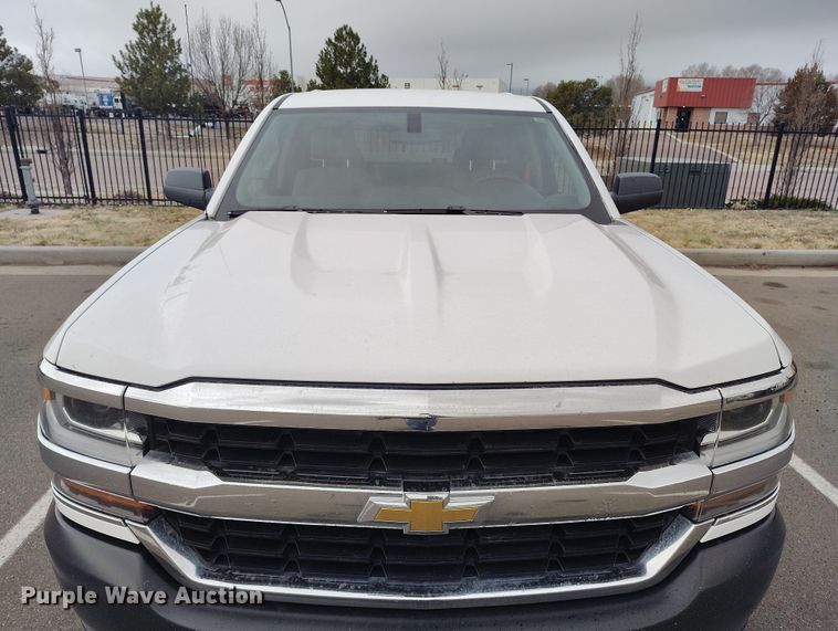 image for item DT0977 2019 Chevrolet Silverado 1500 Ext. Cab pickup truck