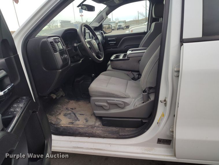 image for item DT0977 2019 Chevrolet Silverado 1500 Ext. Cab pickup truck