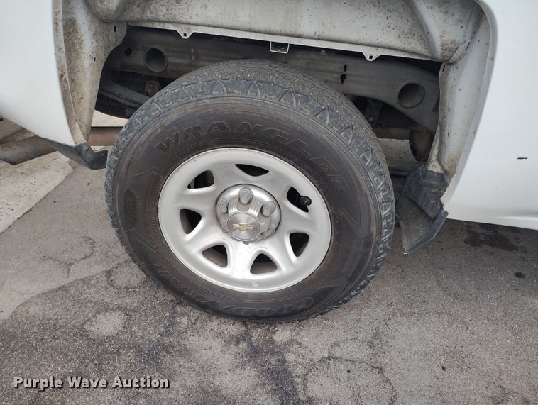 image for item DT0977 2019 Chevrolet Silverado 1500 Ext. Cab pickup truck