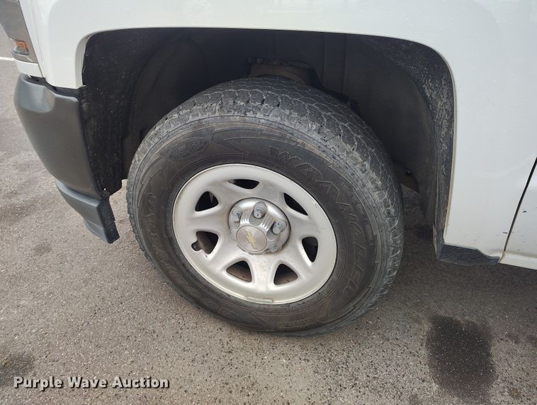 image for item DT0977 2019 Chevrolet Silverado 1500 Ext. Cab pickup truck