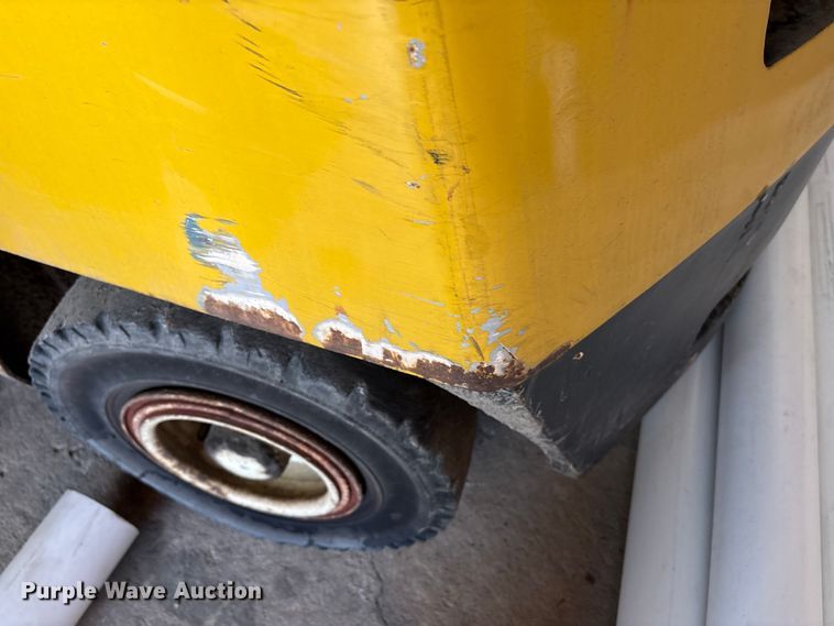 image for item DT2854 1997 Yale GLP065 forklift