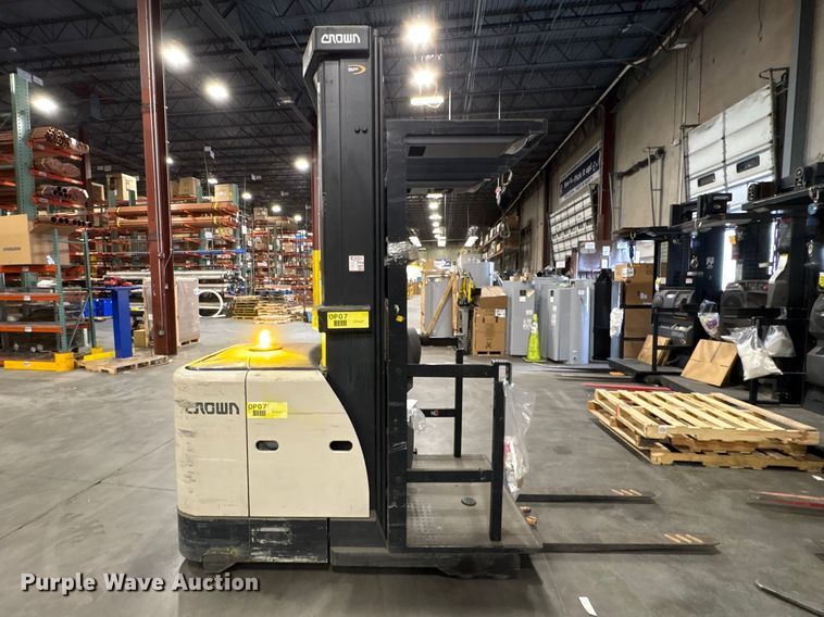 image for item DT2858 2016 Crown SP3520-30 order picker