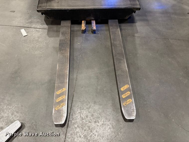 image for item DT2858 2016 Crown SP3520-30 order picker