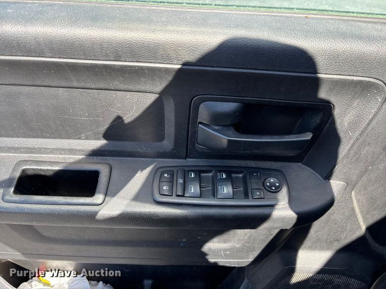 image for item DU0394 2018 RAM 2500 pickup truck