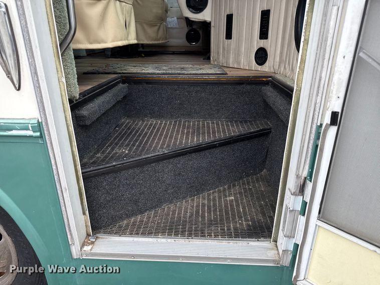 image for item DZ4397 1999 Gulf Stream Sun Sport RV