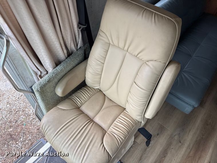 image for item DZ4397 1999 Gulf Stream Sun Sport RV