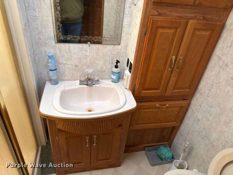 image for item DZ4397 1999 Gulf Stream Sun Sport RV