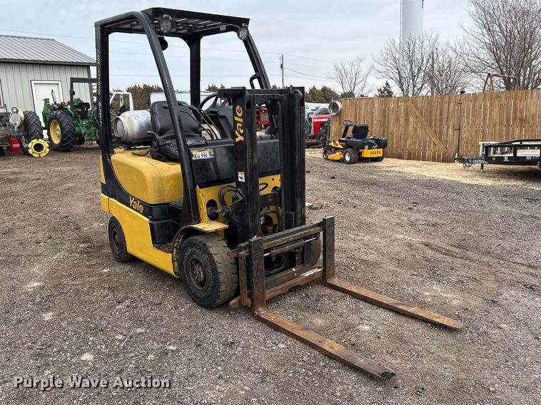 image for item DZ5141 Yale GLP030VXNUSF062 forklift