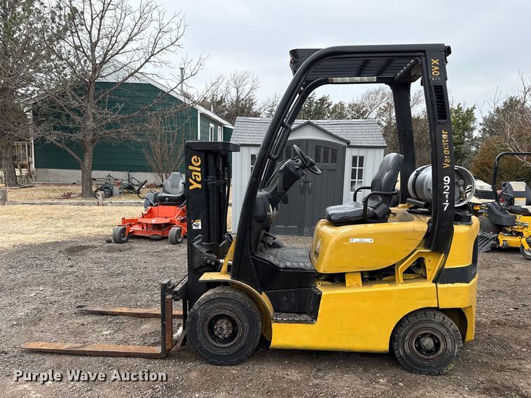 image for item DZ5141 Yale GLP030VXNUSF062 forklift
