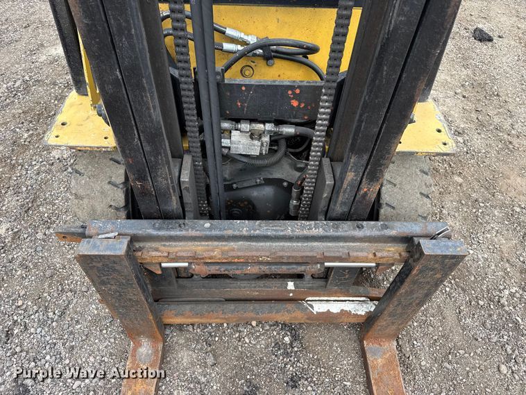 image for item DZ5141 Yale GLP030VXNUSF062 forklift
