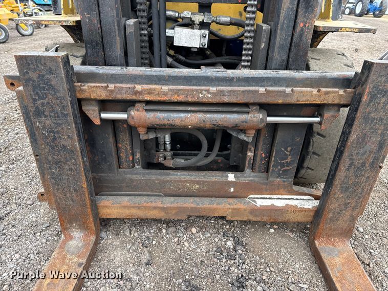 image for item DZ5141 Yale GLP030VXNUSF062 forklift