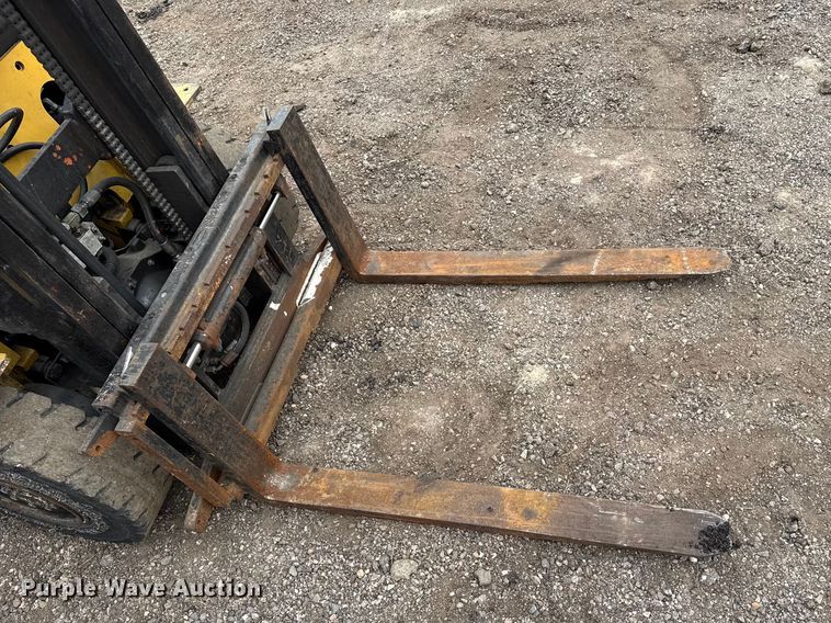 image for item DZ5141 Yale GLP030VXNUSF062 forklift