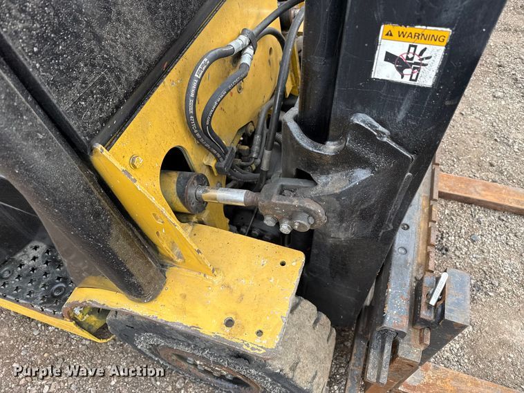 image for item DZ5141 Yale GLP030VXNUSF062 forklift