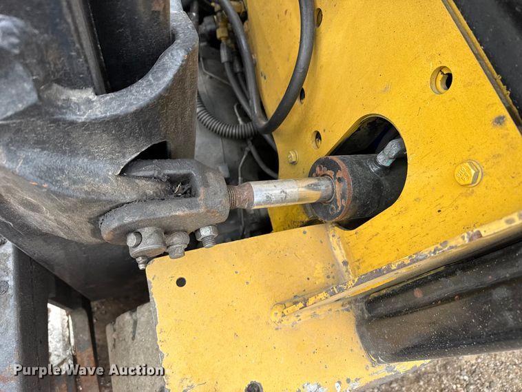 image for item DZ5141 Yale GLP030VXNUSF062 forklift