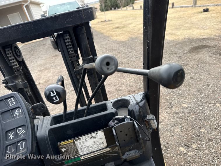 image for item DZ5141 Yale GLP030VXNUSF062 forklift