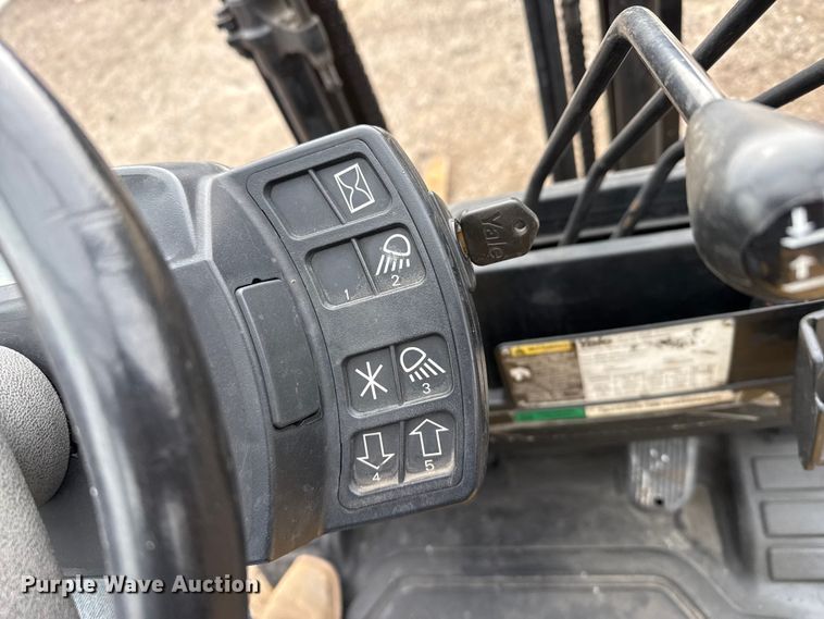 image for item DZ5141 Yale GLP030VXNUSF062 forklift