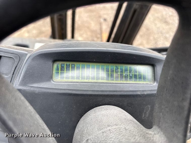 image for item DZ5141 Yale GLP030VXNUSF062 forklift