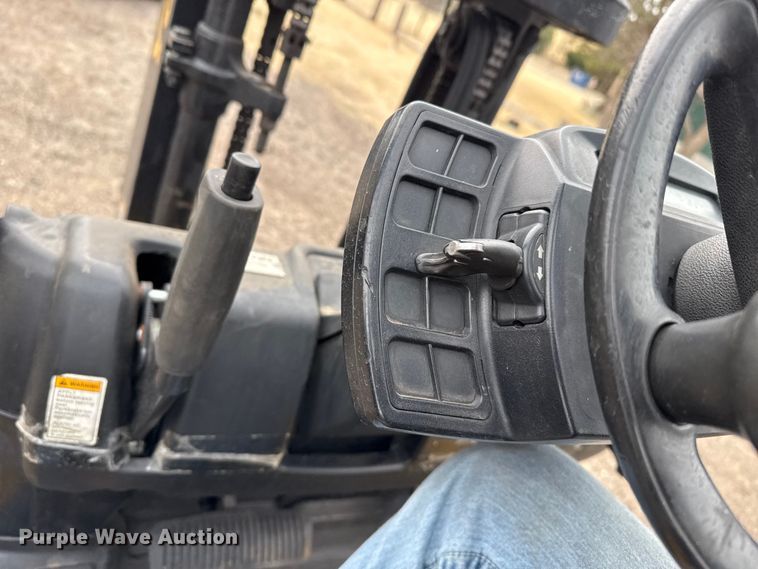 image for item DZ5141 Yale GLP030VXNUSF062 forklift