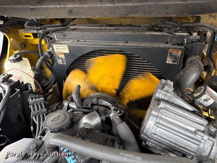 image for item DZ5141 Yale GLP030VXNUSF062 forklift