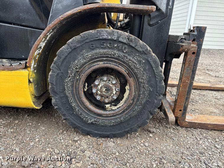 image for item DZ5141 Yale GLP030VXNUSF062 forklift