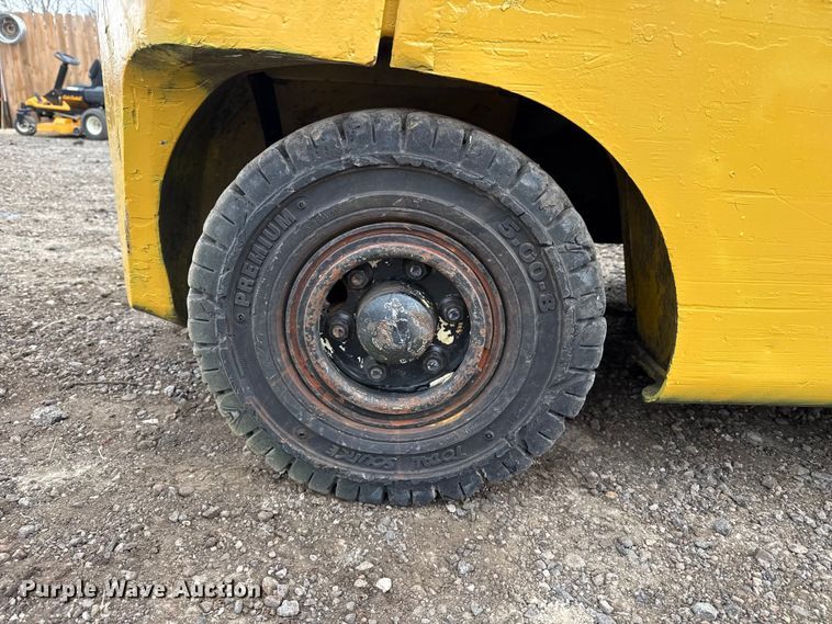 image for item DZ5141 Yale GLP030VXNUSF062 forklift