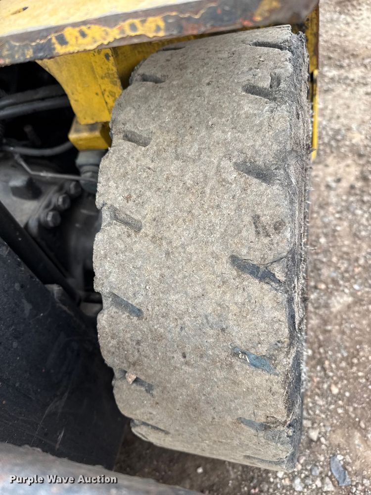 image for item DZ5141 Yale GLP030VXNUSF062 forklift