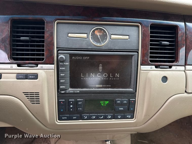 image for item DZ5157 2007 Lincoln Town Car 