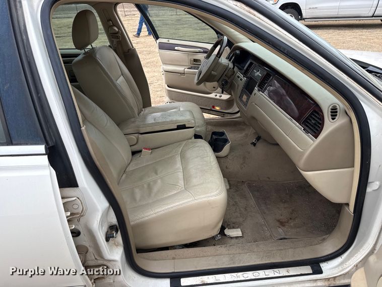 image for item DZ5157 2007 Lincoln Town Car 