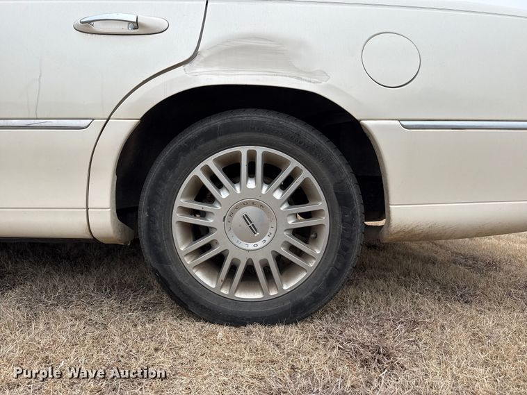 image for item DZ5157 2007 Lincoln Town Car 