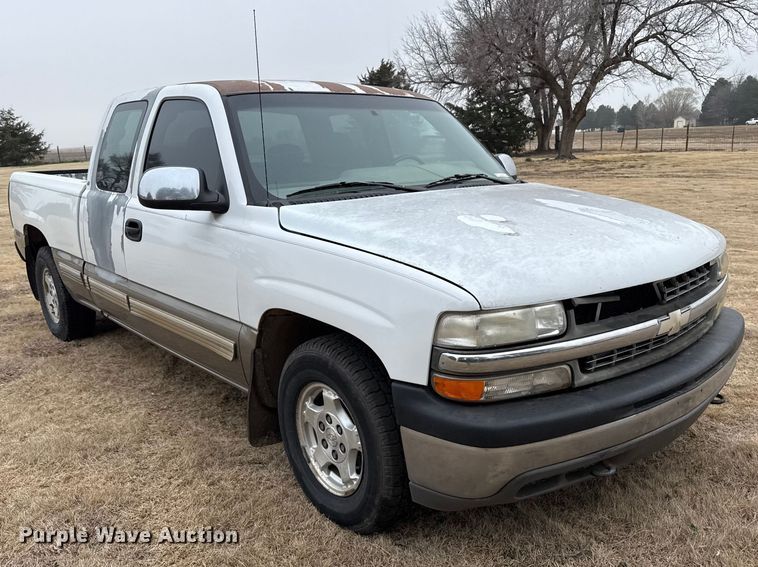 image for item DZ5158 2002 Chevrolet Silverado 1500 Ext. Cab pickup truck