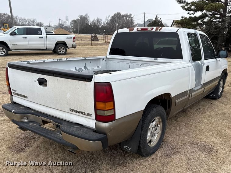 image for item DZ5158 2002 Chevrolet Silverado 1500 Ext. Cab pickup truck