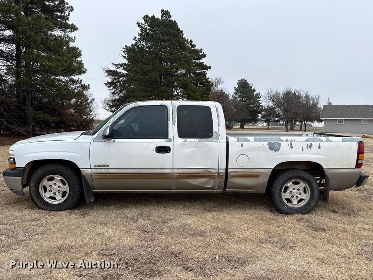 image for item DZ5158 2002 Chevrolet Silverado 1500 Ext. Cab pickup truck