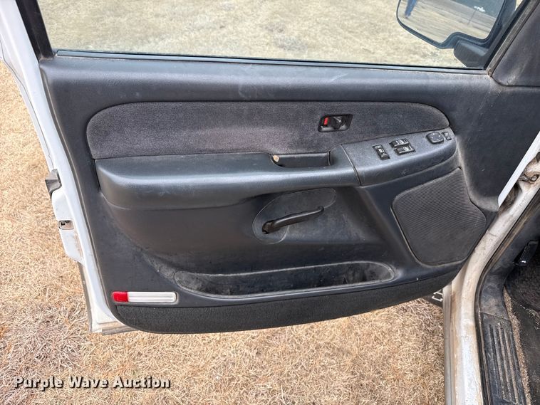 image for item DZ5158 2002 Chevrolet Silverado 1500 Ext. Cab pickup truck