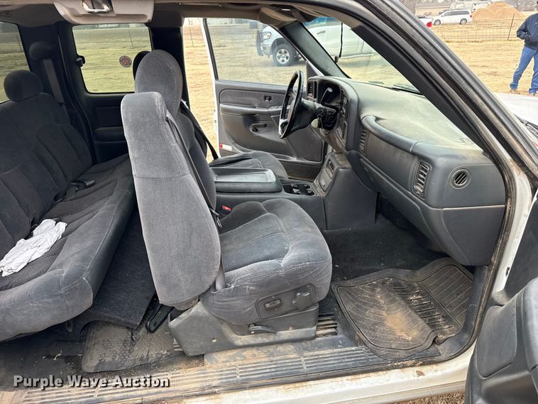 image for item DZ5158 2002 Chevrolet Silverado 1500 Ext. Cab pickup truck